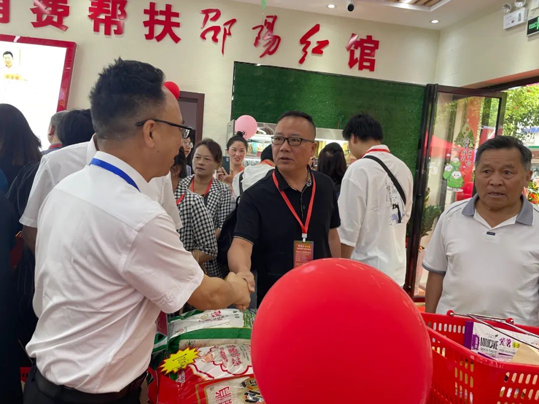 大喜日子！6月6日邵陽紅出貨倉百春園店盛大開業(yè) 我市邵陽紅品牌發(fā)展的腳步又前進(jìn)了一大步