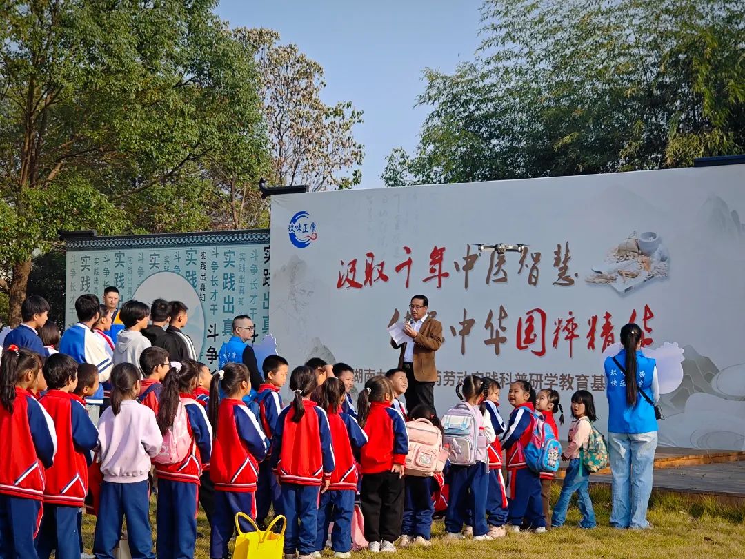 雙清區(qū)“愛心護航，助夢成長”