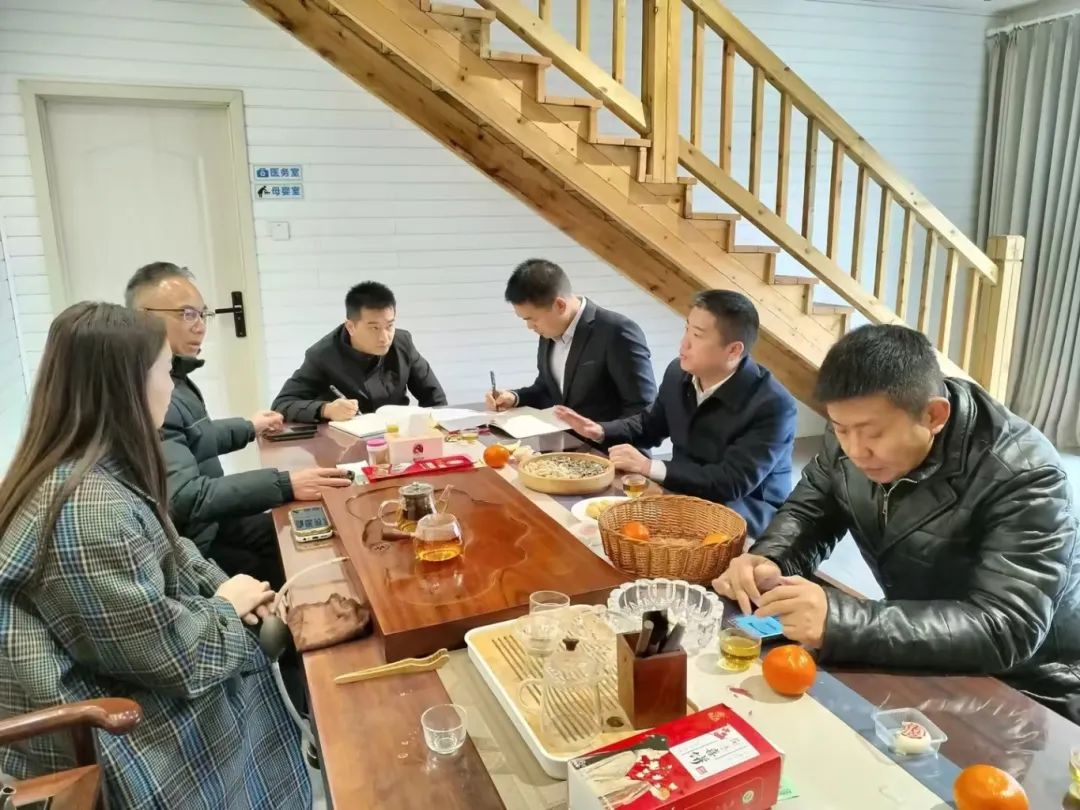 邵陽市經(jīng)濟開發(fā)區(qū)黨工委書記、管委會主任劉文龍一行到天香生物走訪調(diào)研